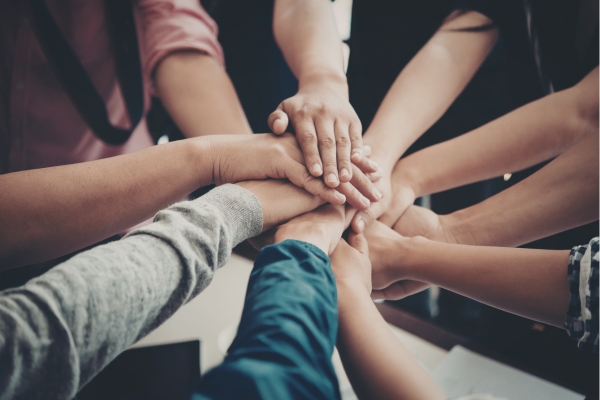 Cómo la oración por la unidad trae paz en tiempos de división